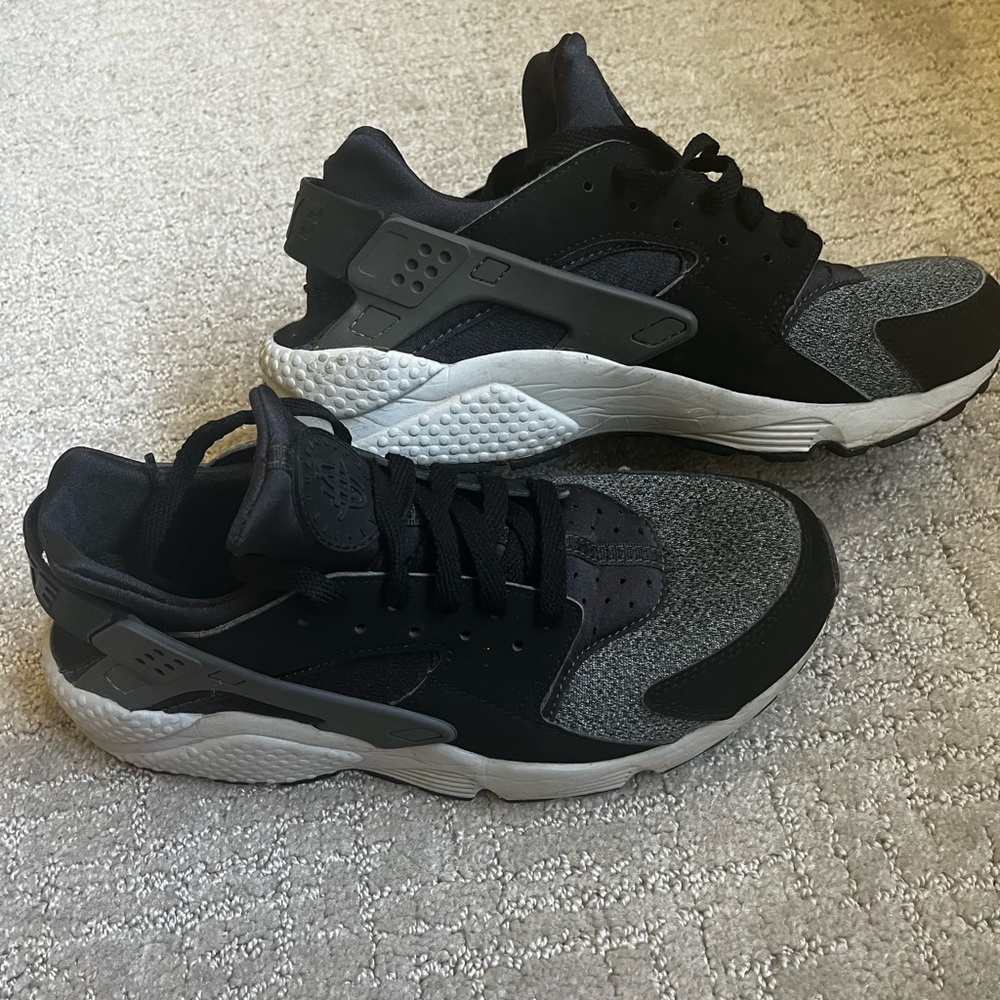 Nike Air Hurache Men’s 8.5 Black Grey